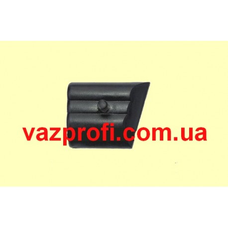 Уголки молдинга короба ВАЗ 2106